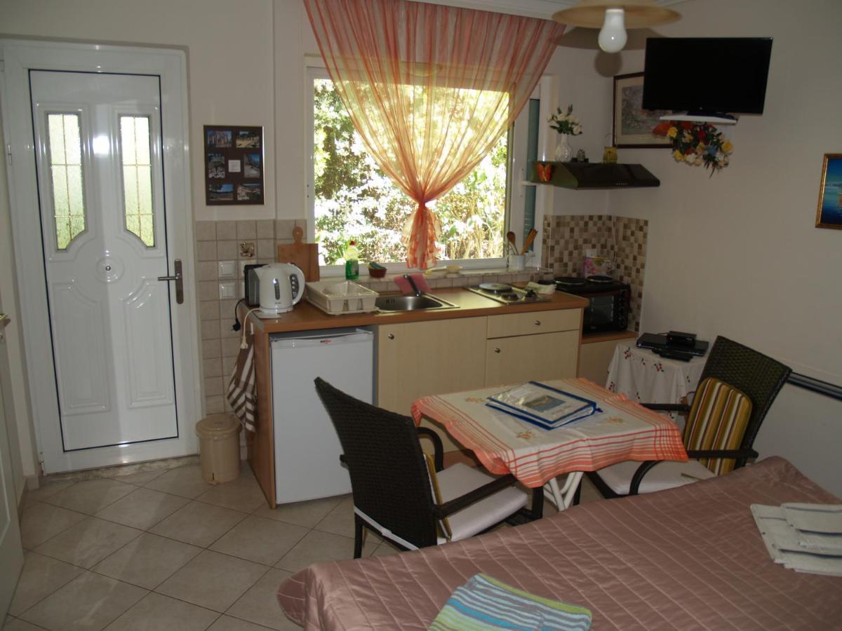 Villa Verde Apart-Hotel Néa Mákri エクステリア 写真